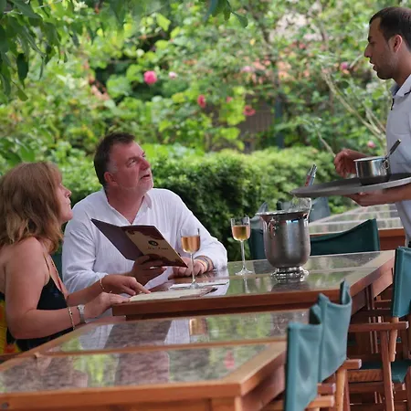 Mr. Dim Exclusive Aparthotel 2*